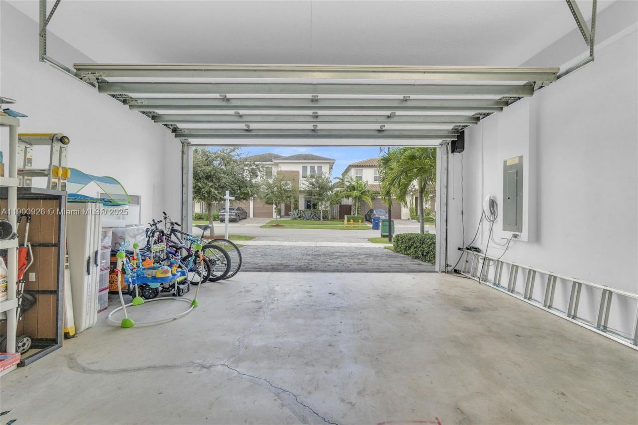 15288 SW 176th Ter, Miami, FL 33187 Photo