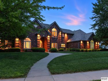 13414 Eagle Run Drive, Omaha, NE 68164