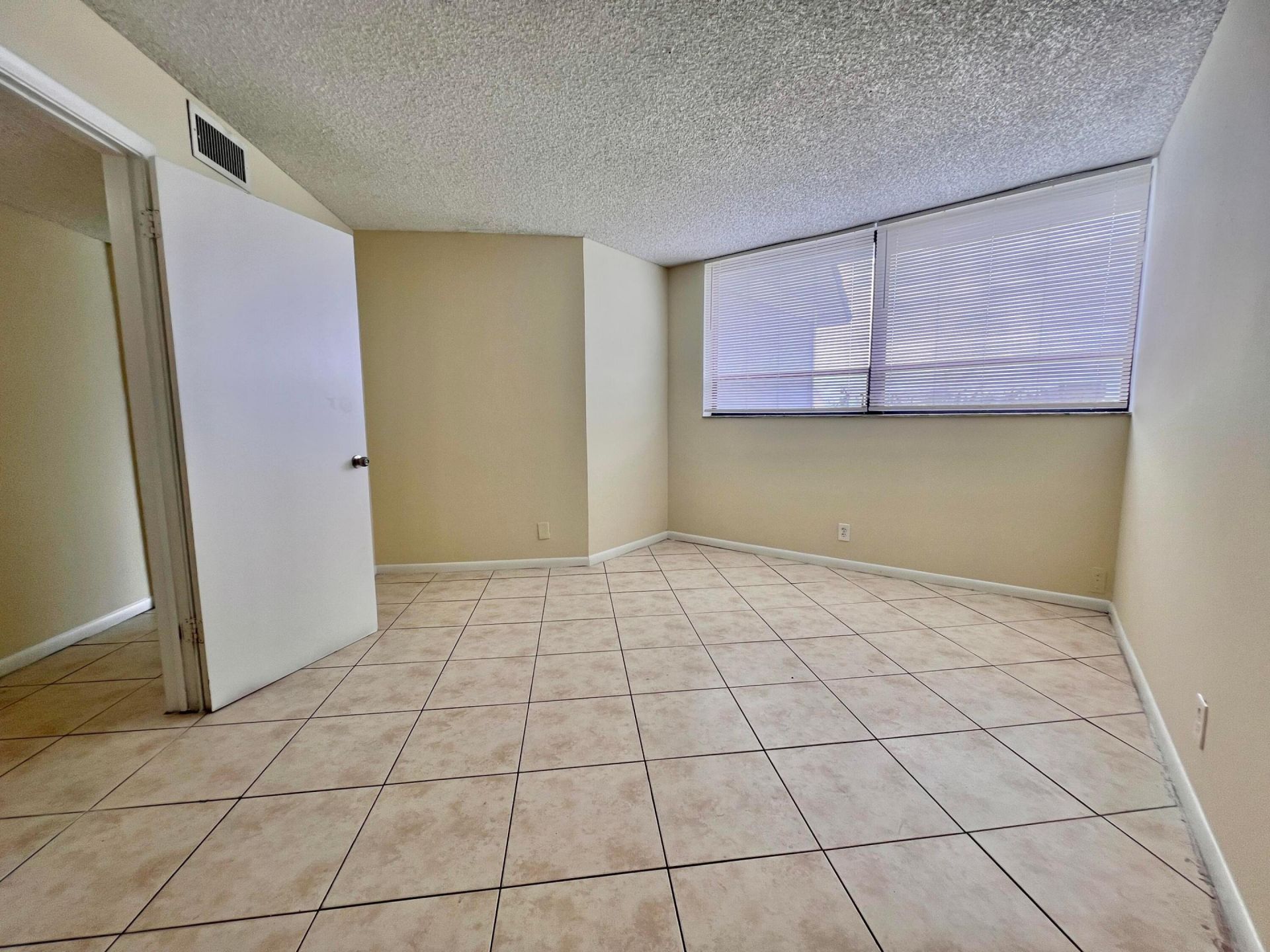 1820 N Congress Avenue, Unit 410, West Palm Beach, FL 33401 Photo