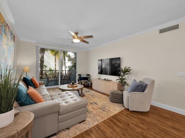 2421 NE 65th St, Unit 211, Fort Lauderdale, FL 33308