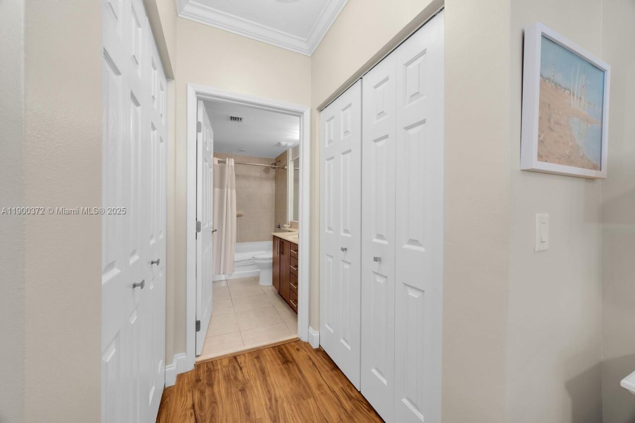 2421 NE 65th St, Unit 211, Fort Lauderdale, FL 33308 Photo