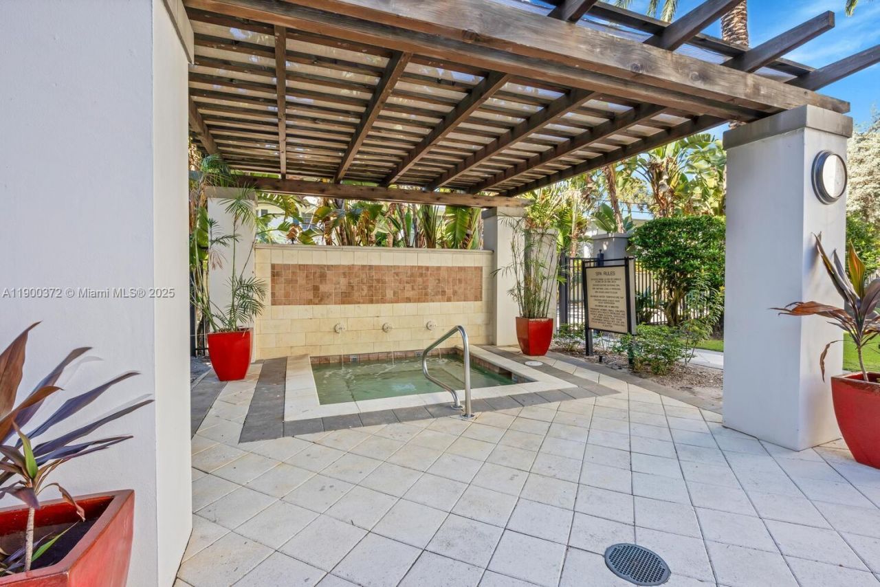 2421 NE 65th St, Unit 211, Fort Lauderdale, FL 33308 Photo