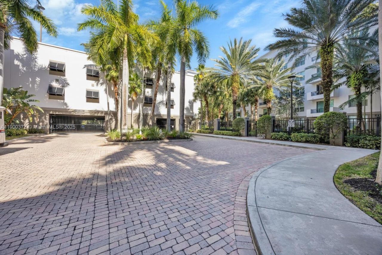 2421 NE 65th St, Unit 211, Fort Lauderdale, FL 33308 Photo