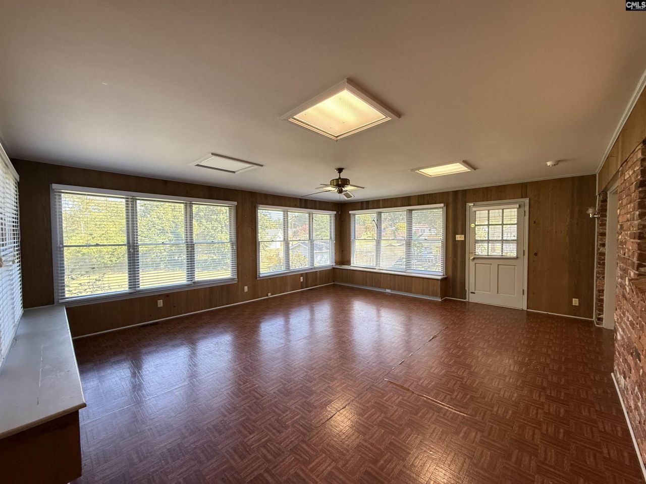 115 Chester Avenue Photo 12