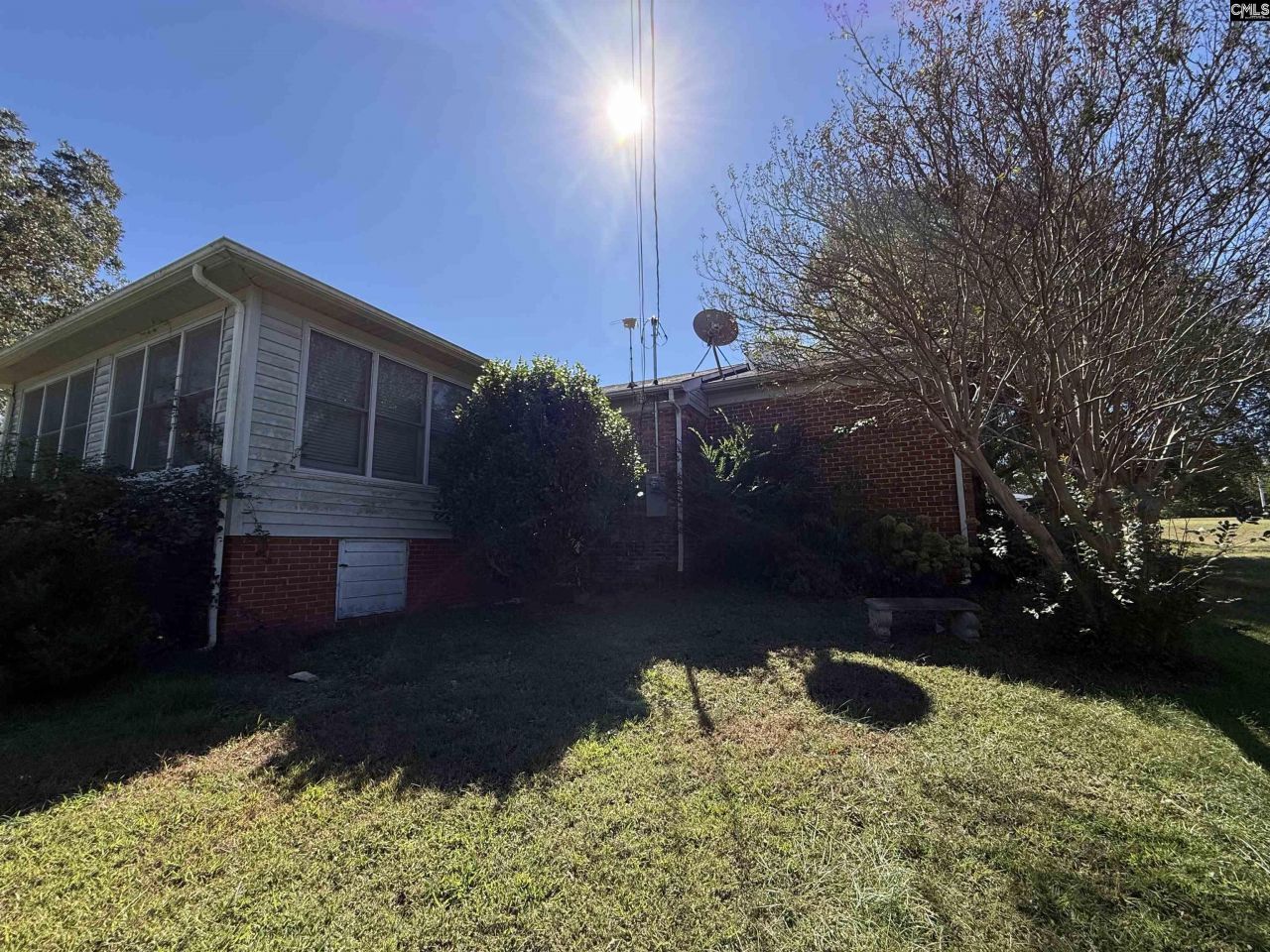 115 Chester Avenue Photo 6