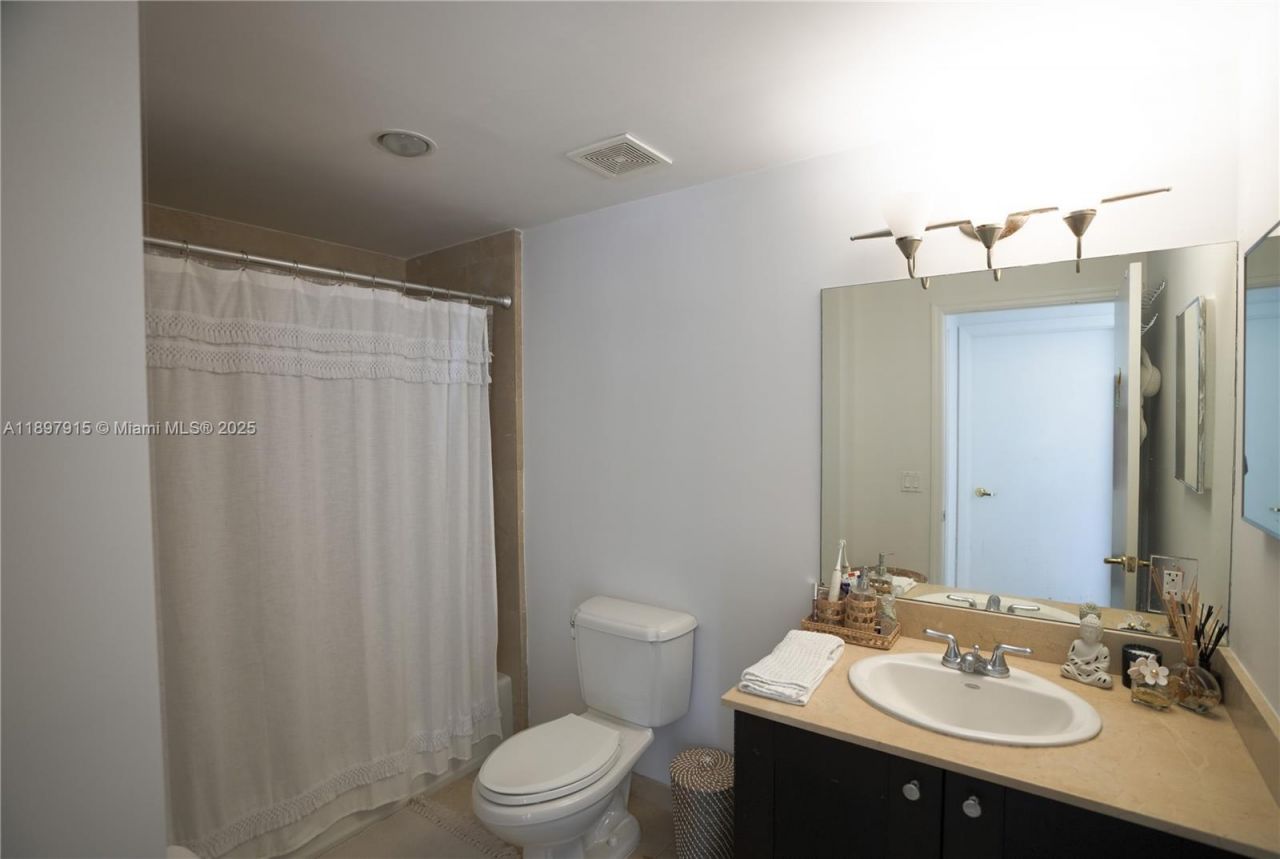 4100 Salzedo St, Unit 916, Coral Gables, FL 33146 Photo