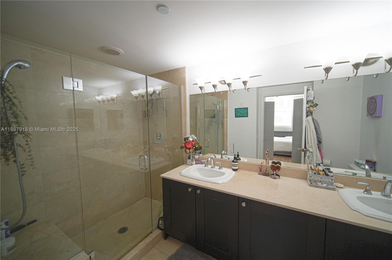 4100 Salzedo St, Unit 916, Coral Gables, FL 33146 Photo