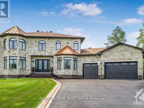 699 Ballycastle Crescent, Ottawa, ON K1X0A4