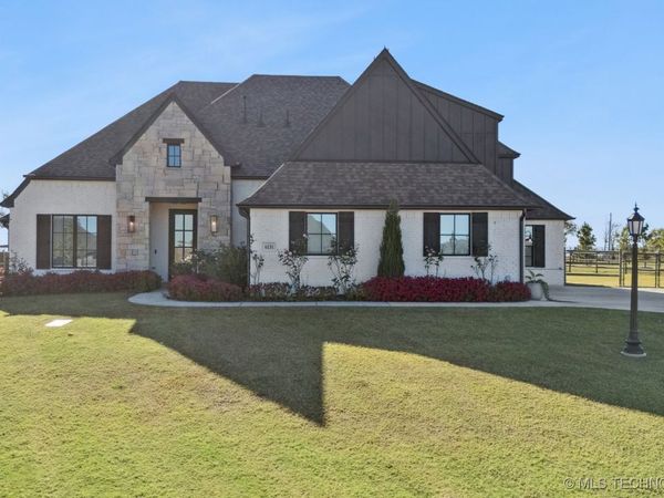 6131 N Creekwood Drive, Owasso, OK 74055