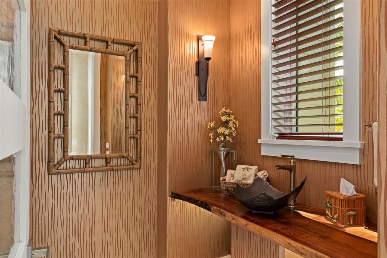 242 Oak Avenue, Anna Maria, FL 34216 Photo