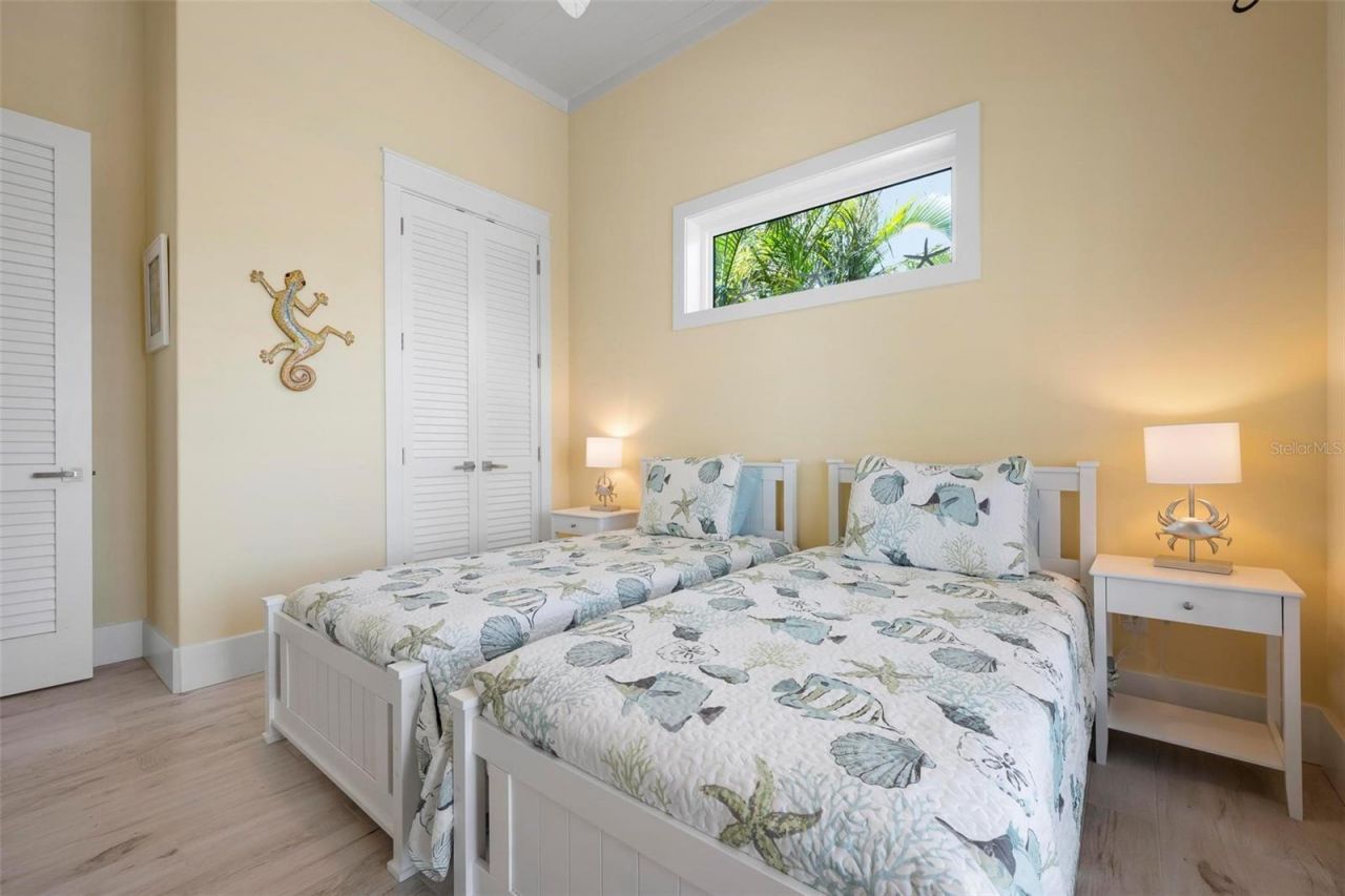 242 Oak Avenue, Anna Maria, FL 34216 Photo