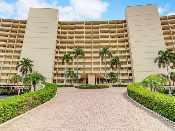 132 Lakeshore Drive, Unit 1117, North Palm Beach, FL 33408