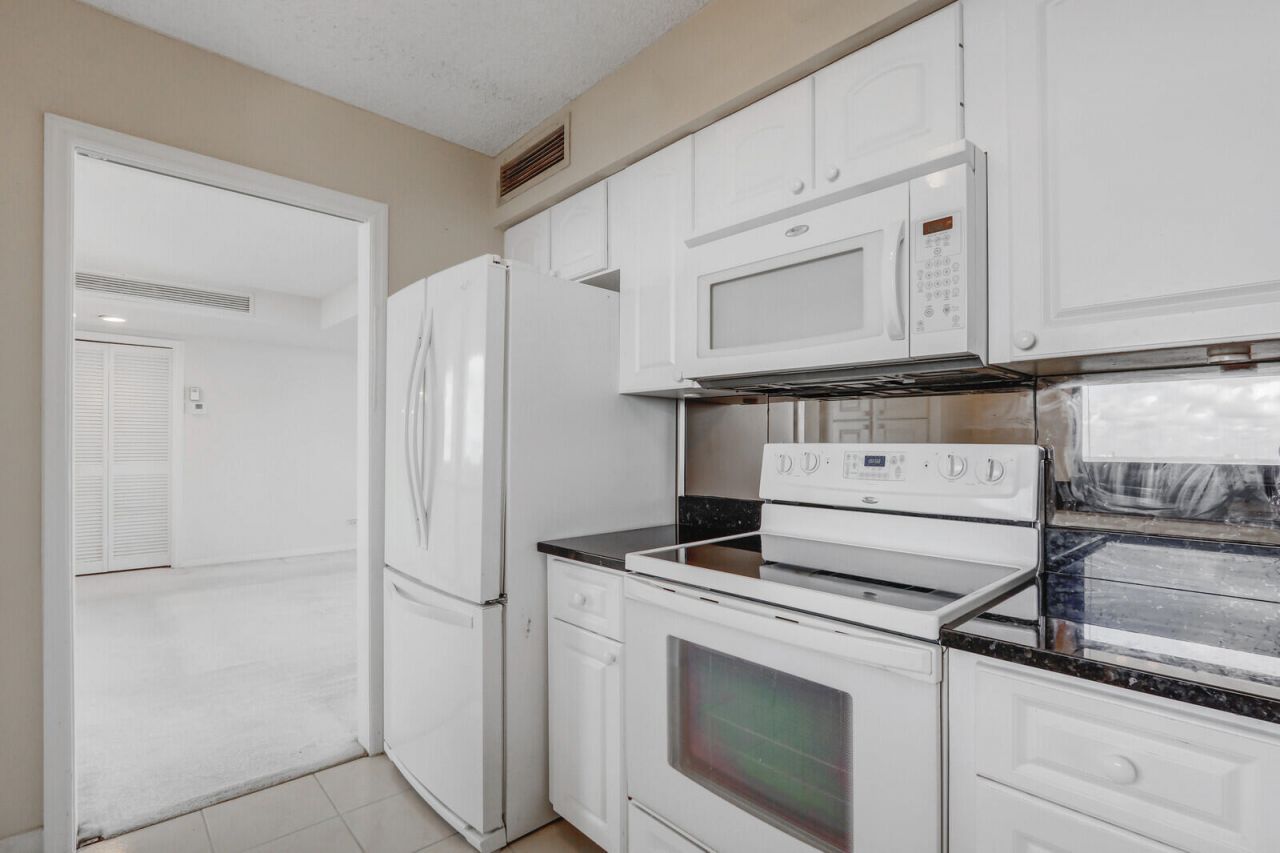 132 Lakeshore Drive, Unit 1117, North Palm Beach, FL 33408 Photo