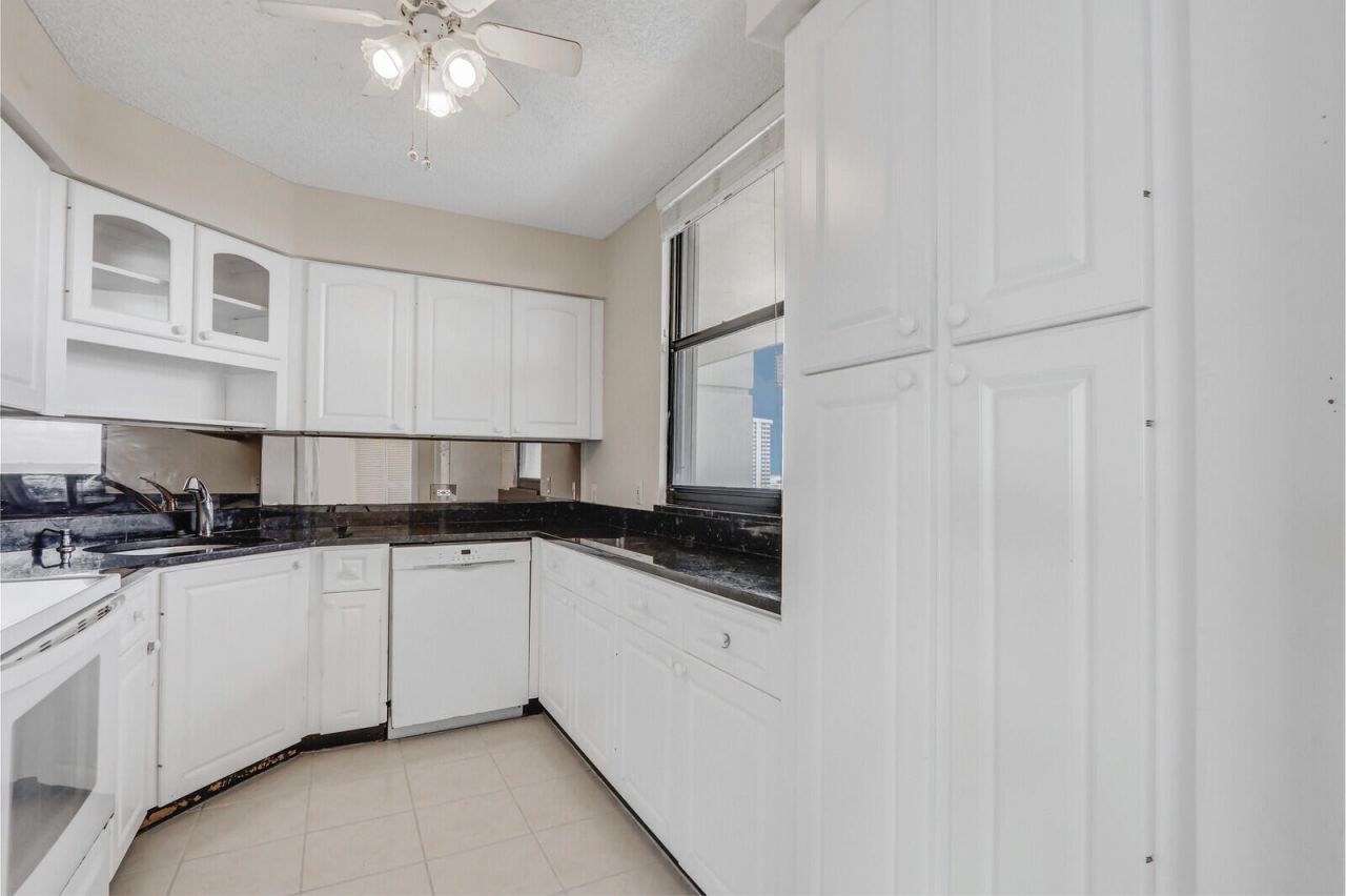 132 Lakeshore Drive, Unit 1117, North Palm Beach, FL 33408 Photo