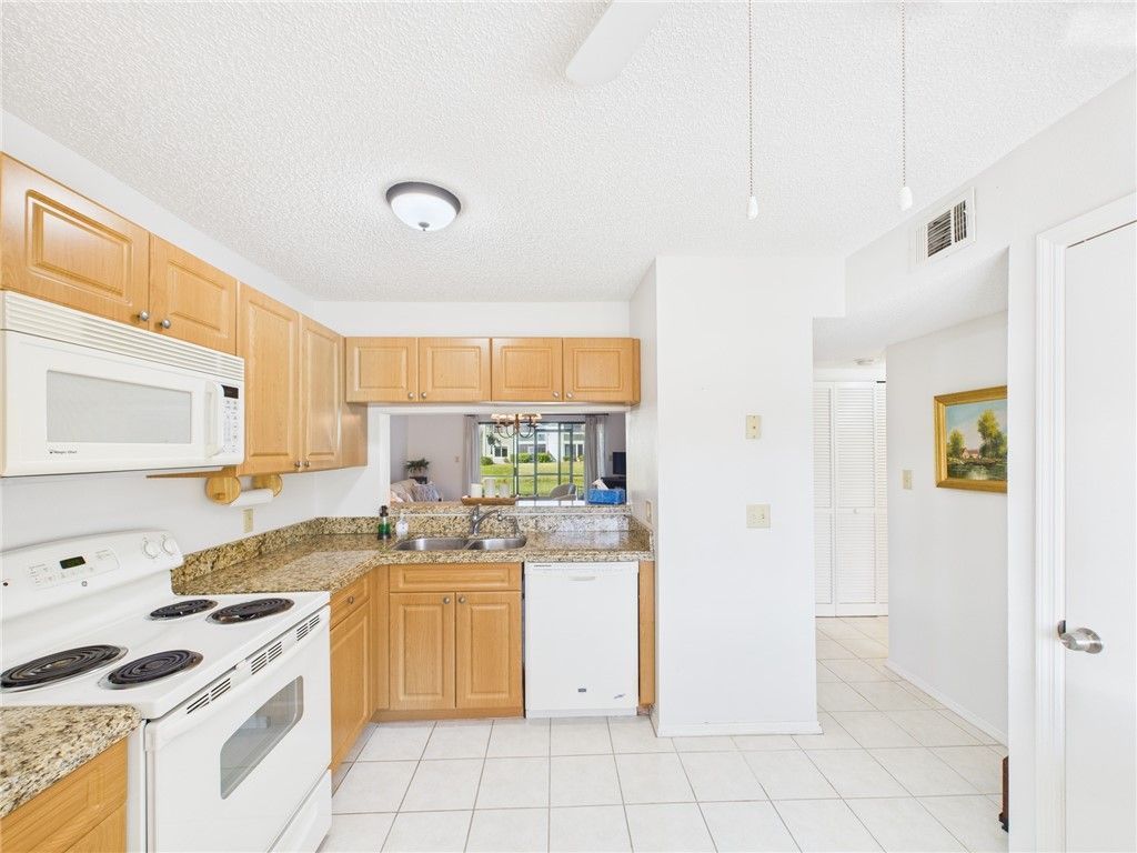 5730 Pelican Pointe Drive, Unit 2, Sebastian, FL 32958 Photo