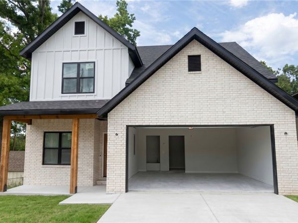 906 W Holly Street, Rogers, AR 72756