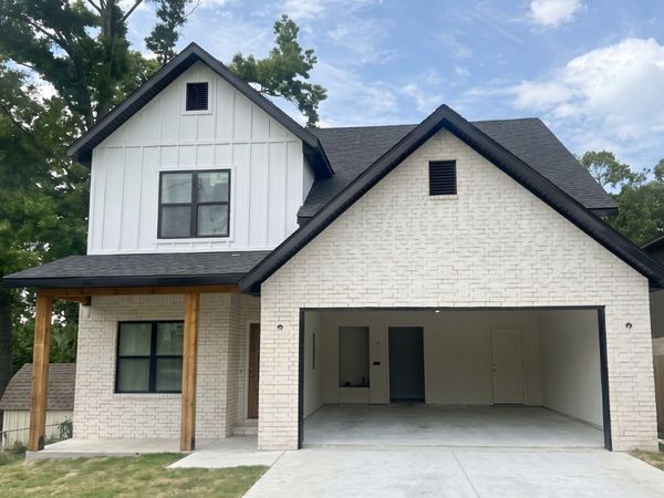 906 W Holly Street, Rogers, AR 72756