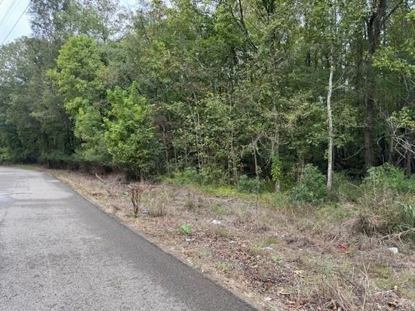 OAK ST, Bolivar, TN 38008
