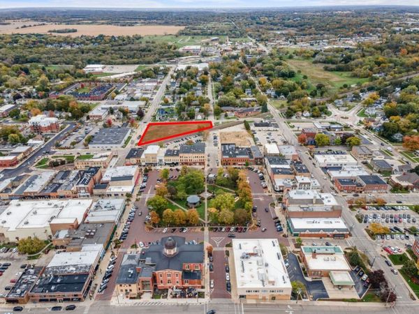 200 E Judd Street, Woodstock, IL 60098