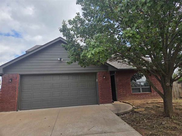 412 SE Lancelot, Lawton, OK 73501