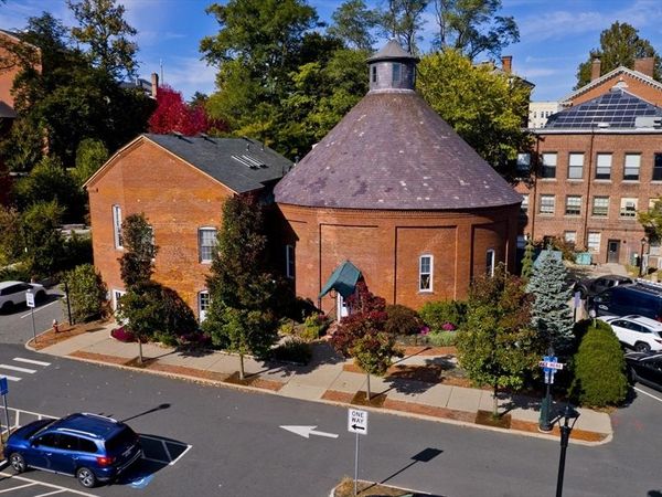 244 Main St, Northampton, MA 01060