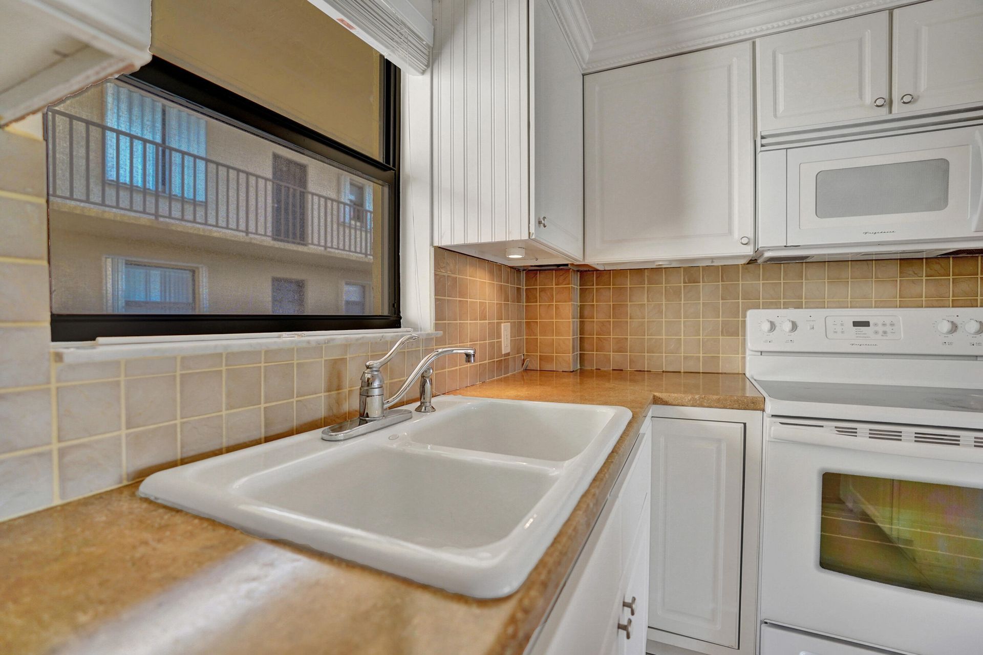 890 N Federal Highway, Unit 410, Lantana, FL 33462 Photo