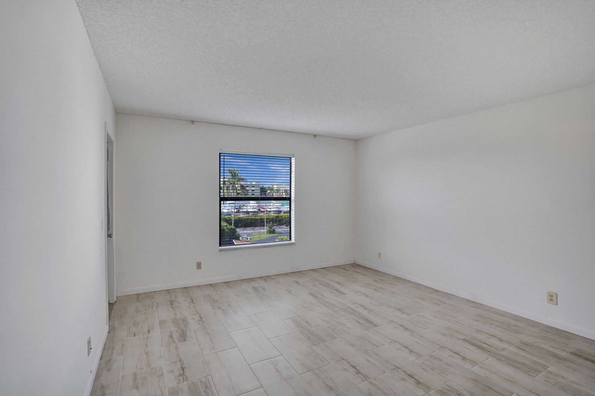 890 N Federal Highway, Unit 410, Lantana, FL 33462 Photo