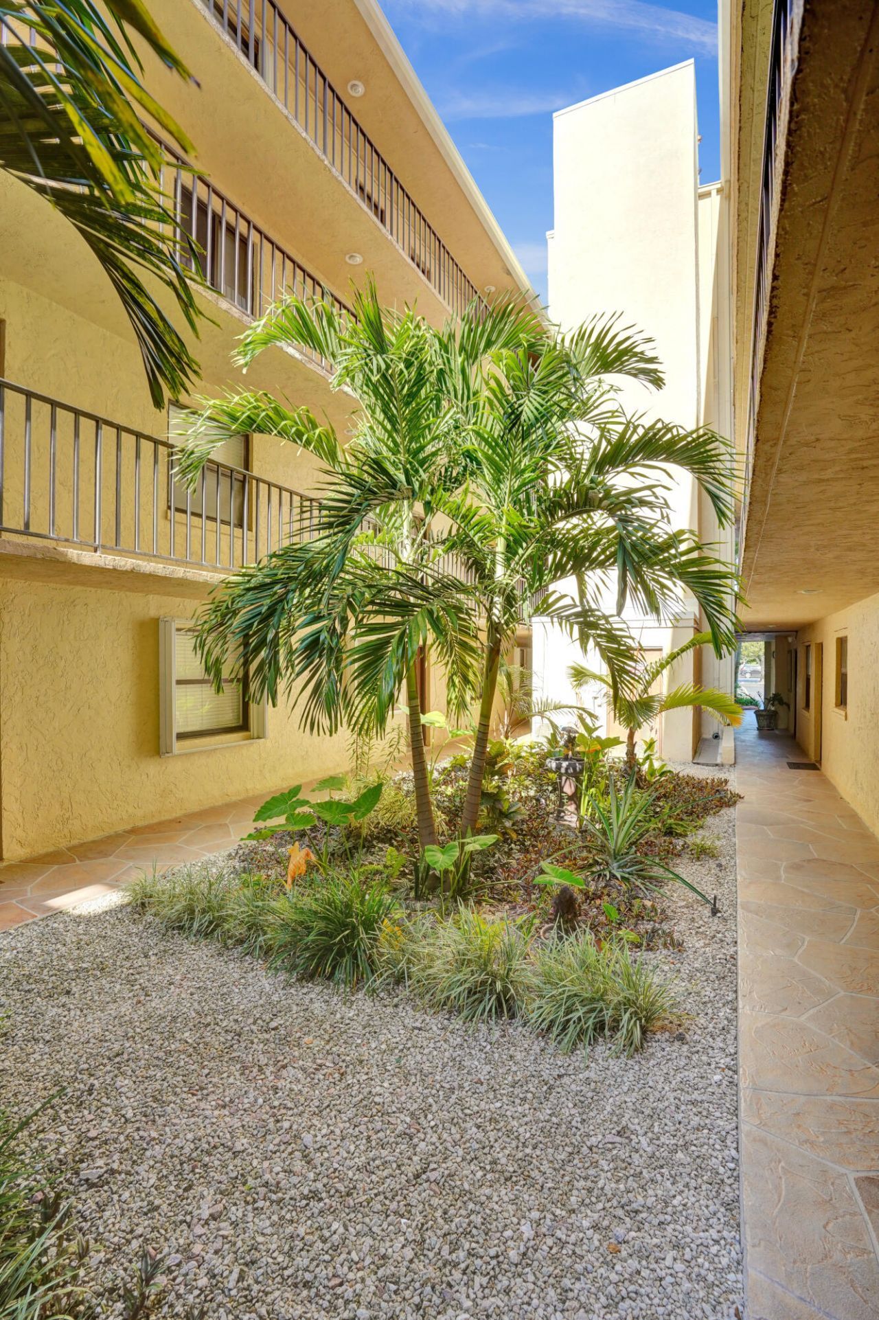 890 N Federal Highway, Unit 410, Lantana, FL 33462 Photo
