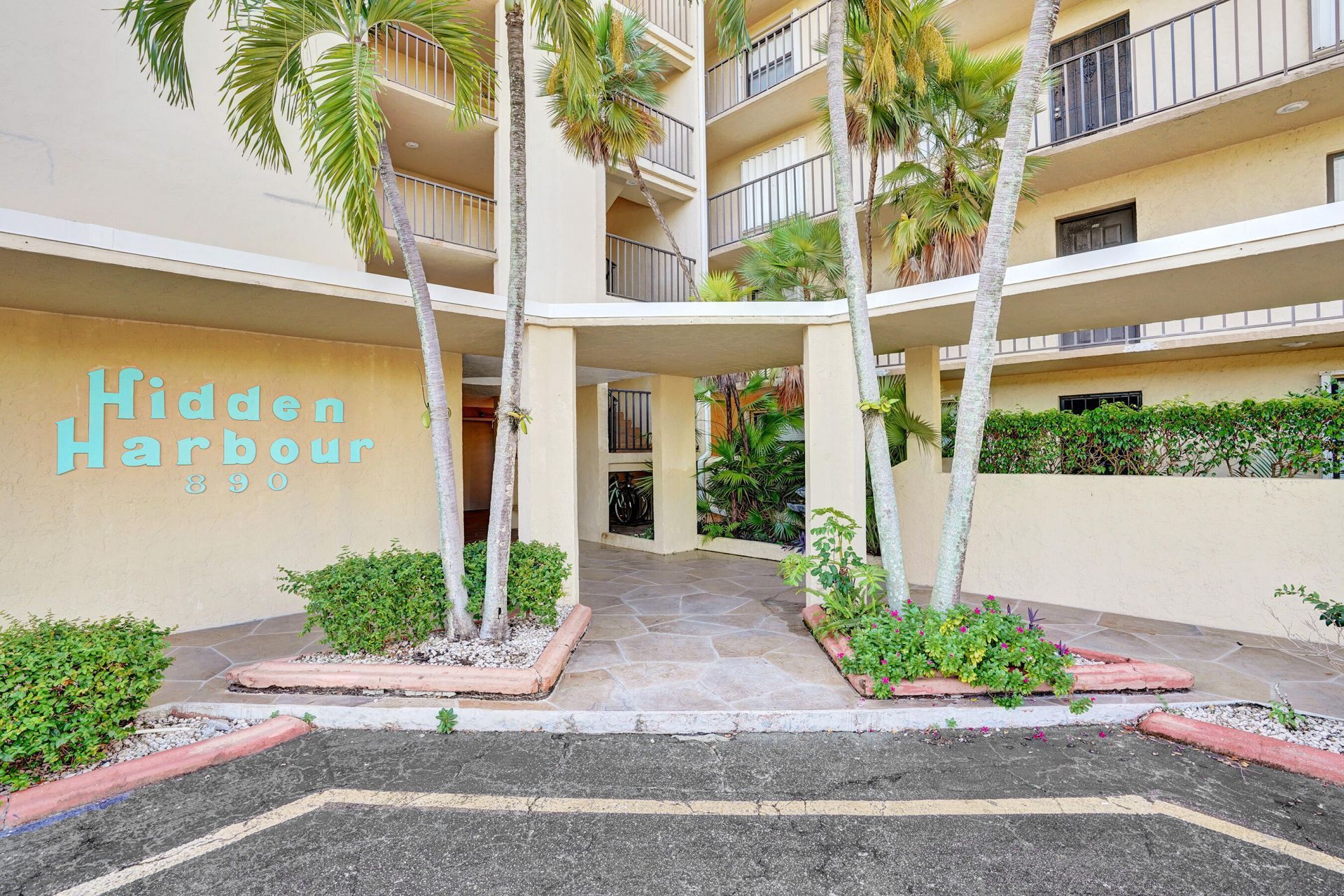890 N Federal Highway, Unit 410, Lantana, FL 33462 Photo
