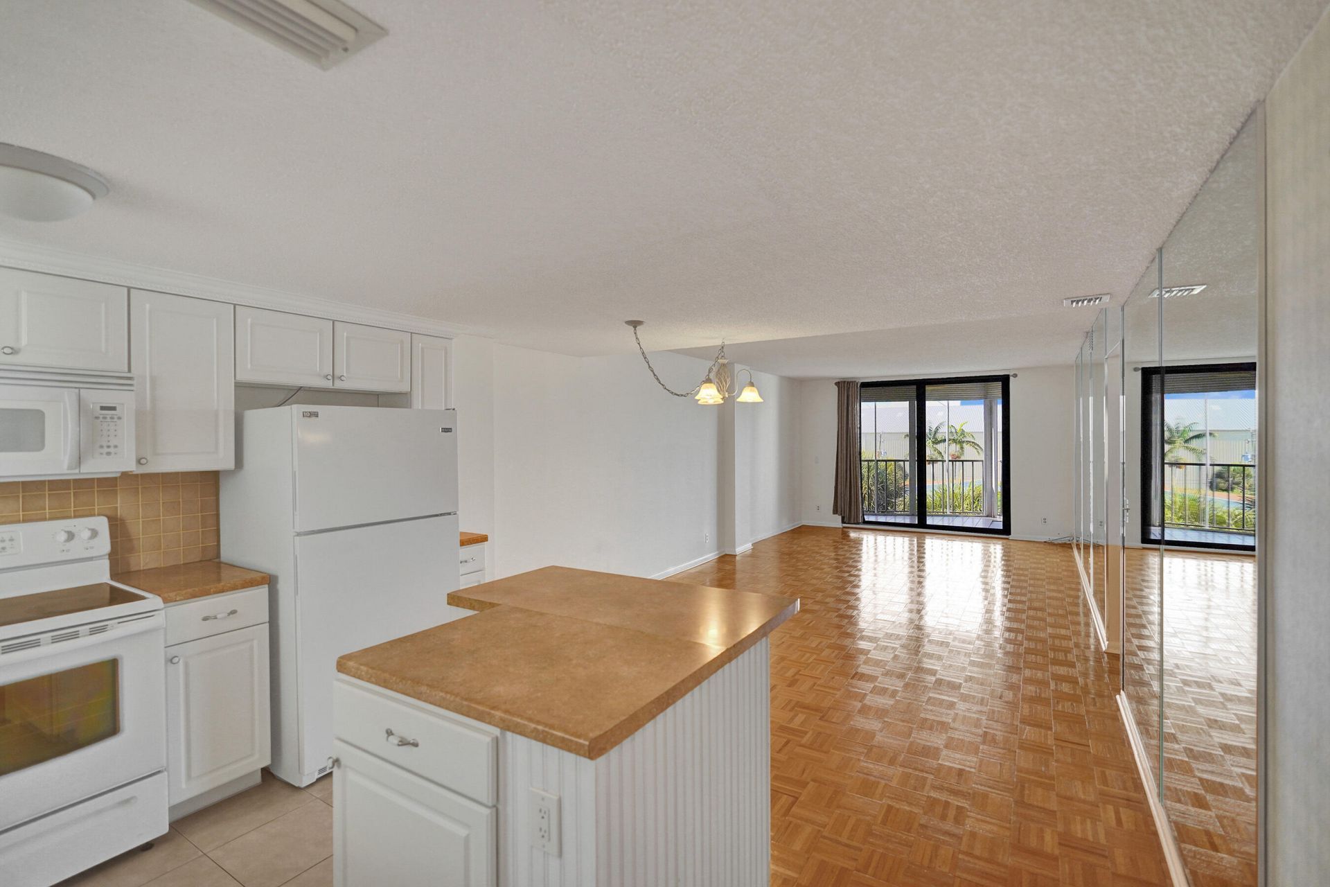 890 N Federal Highway, Unit 410, Lantana, FL 33462 Photo