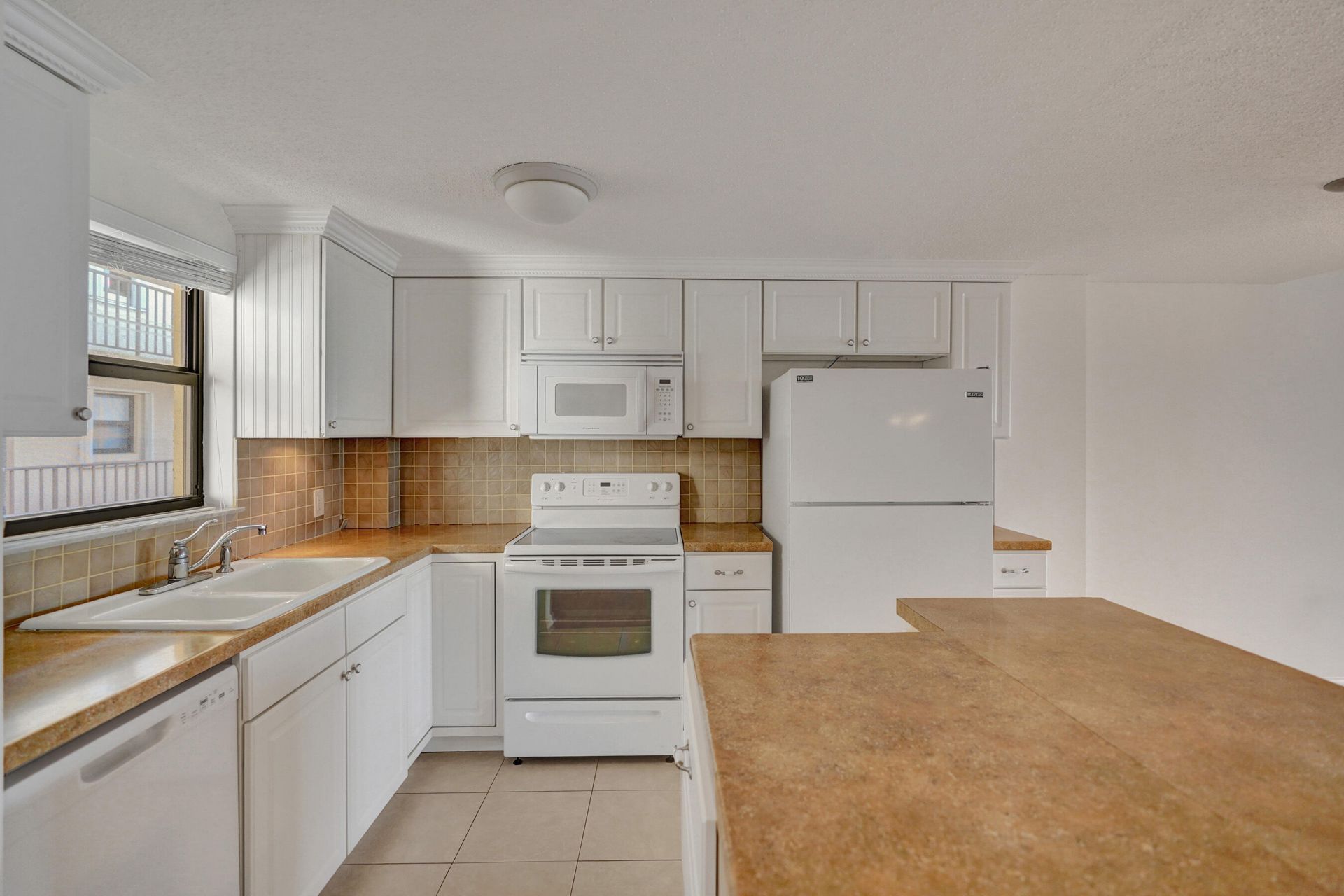 890 N Federal Highway, Unit 410, Lantana, FL 33462 Photo