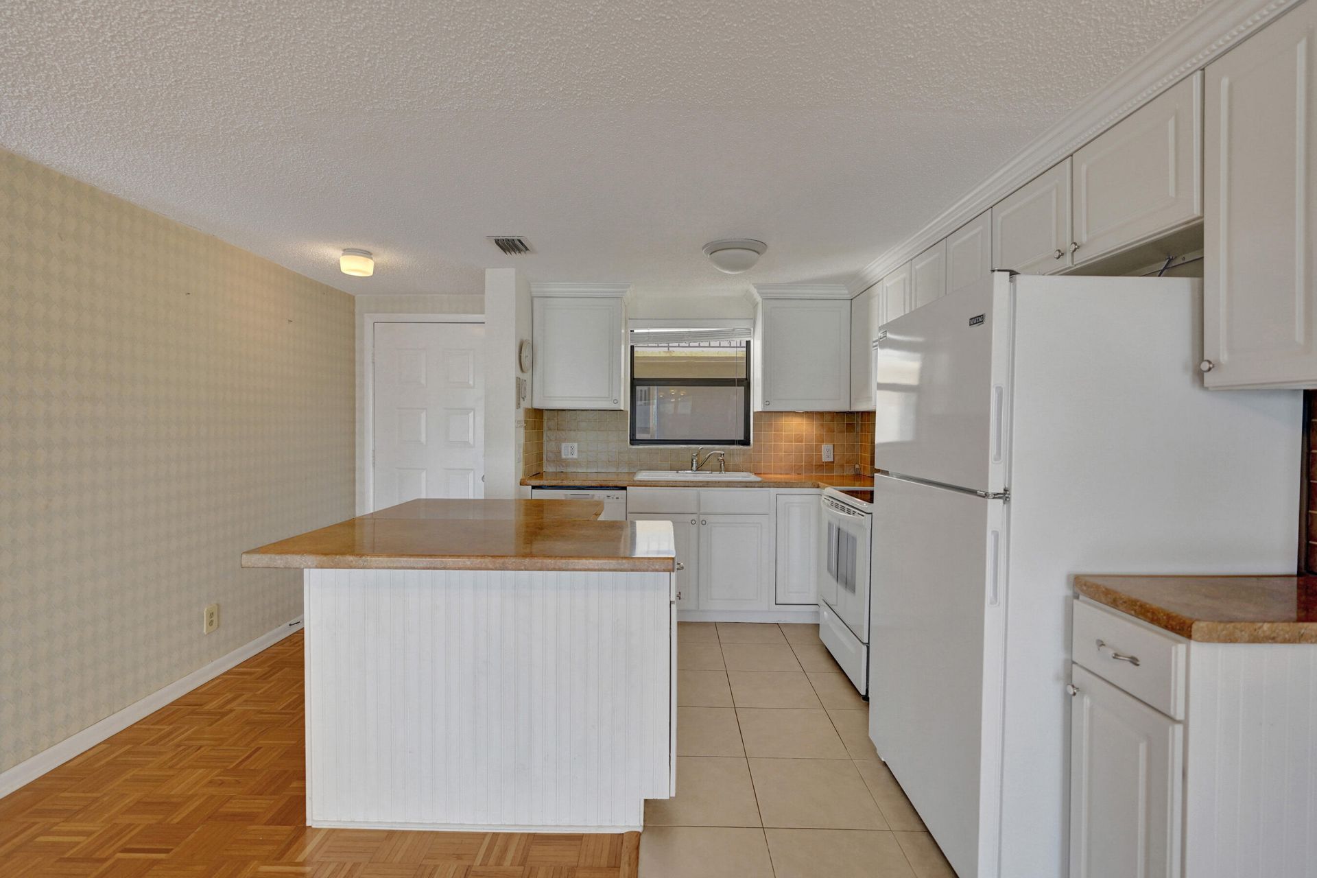 890 N Federal Highway, Unit 410, Lantana, FL 33462 Photo