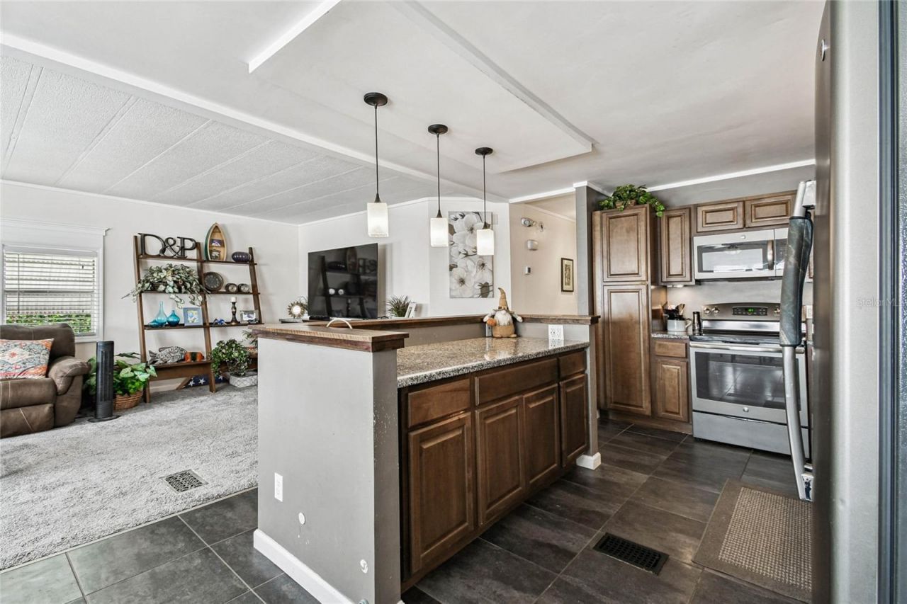 209 E 52nd Avenue Plaza E, Bradenton, FL 34203 Photo