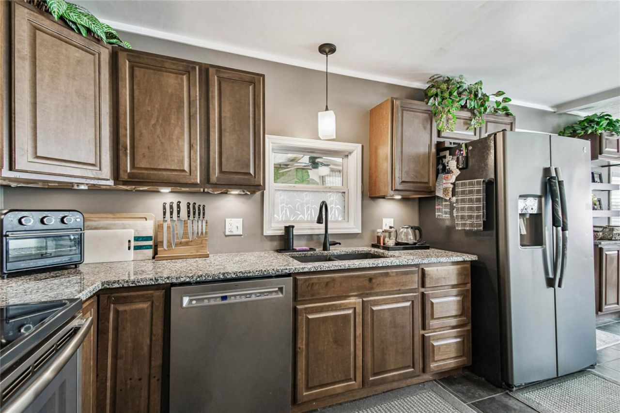 209 E 52nd Avenue Plaza E, Bradenton, FL 34203 Photo