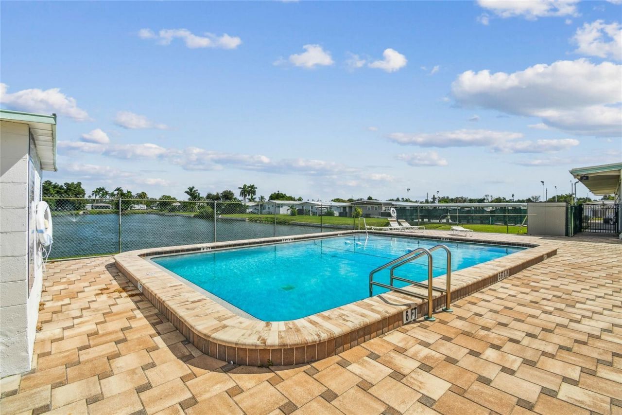 209 E 52nd Avenue Plaza E, Bradenton, FL 34203 Photo