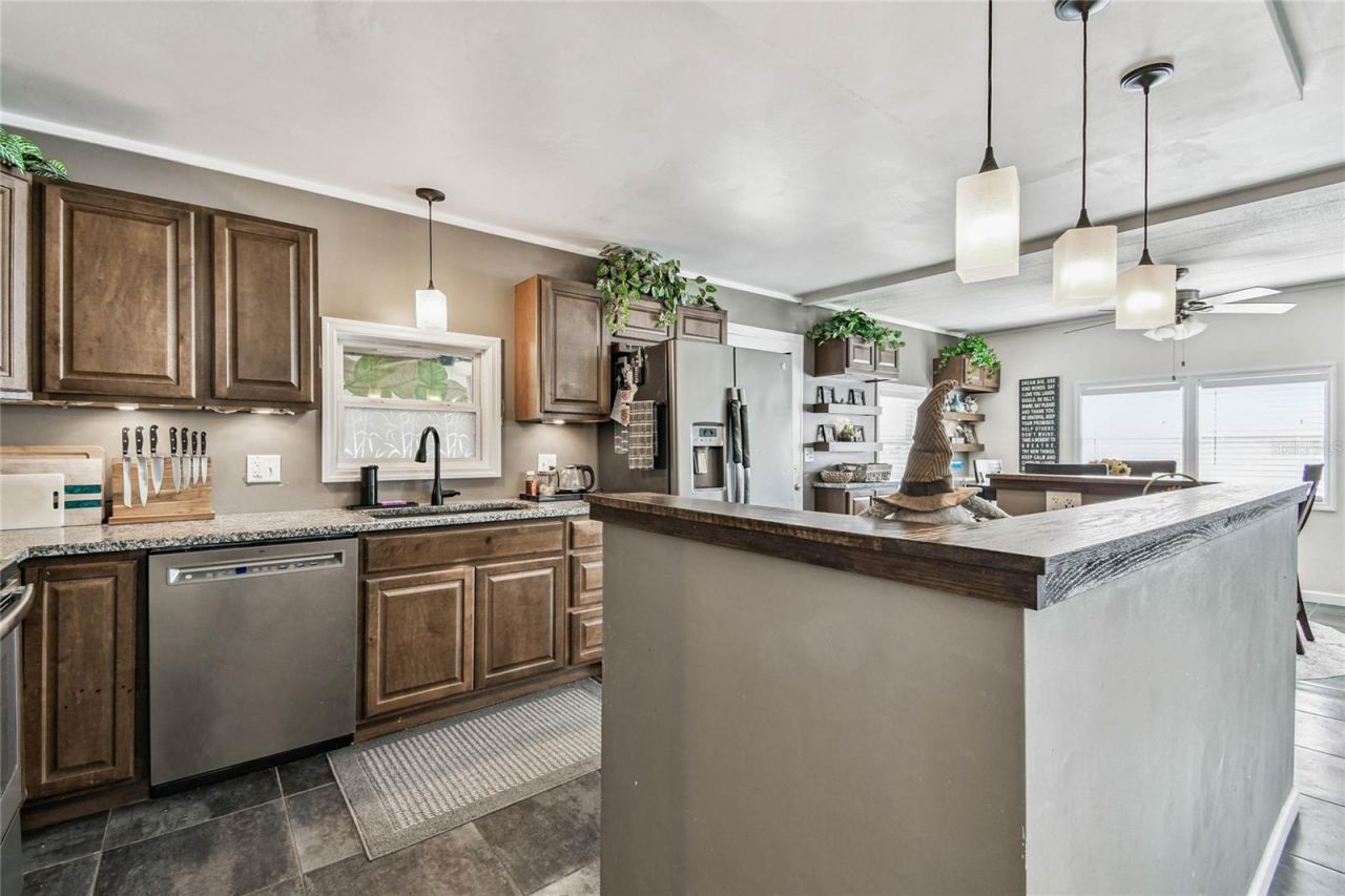 209 E 52nd Avenue Plaza E, Bradenton, FL 34203 Photo