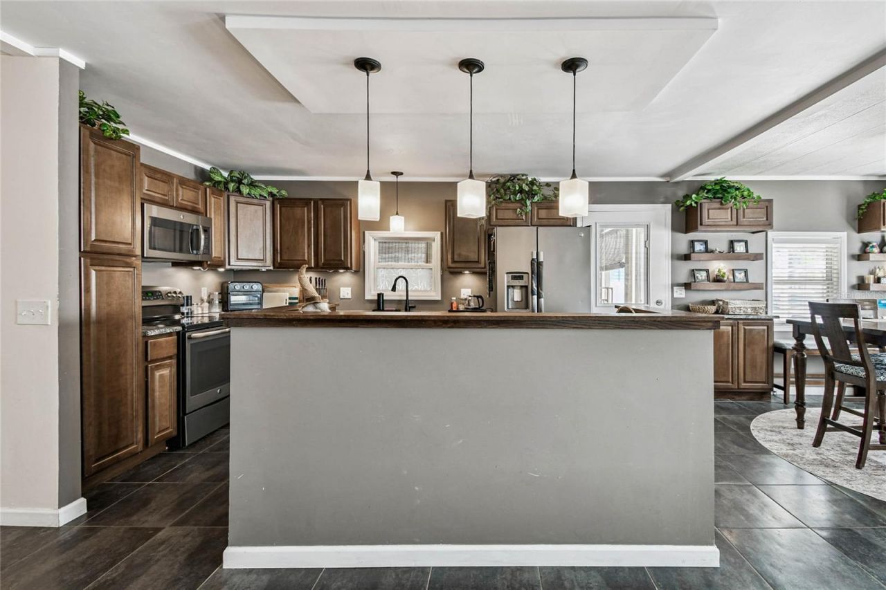 209 E 52nd Avenue Plaza E, Bradenton, FL 34203 Photo