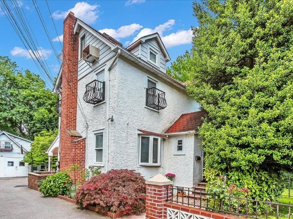 21 Hayden Avenue, Great Neck, NY 11024