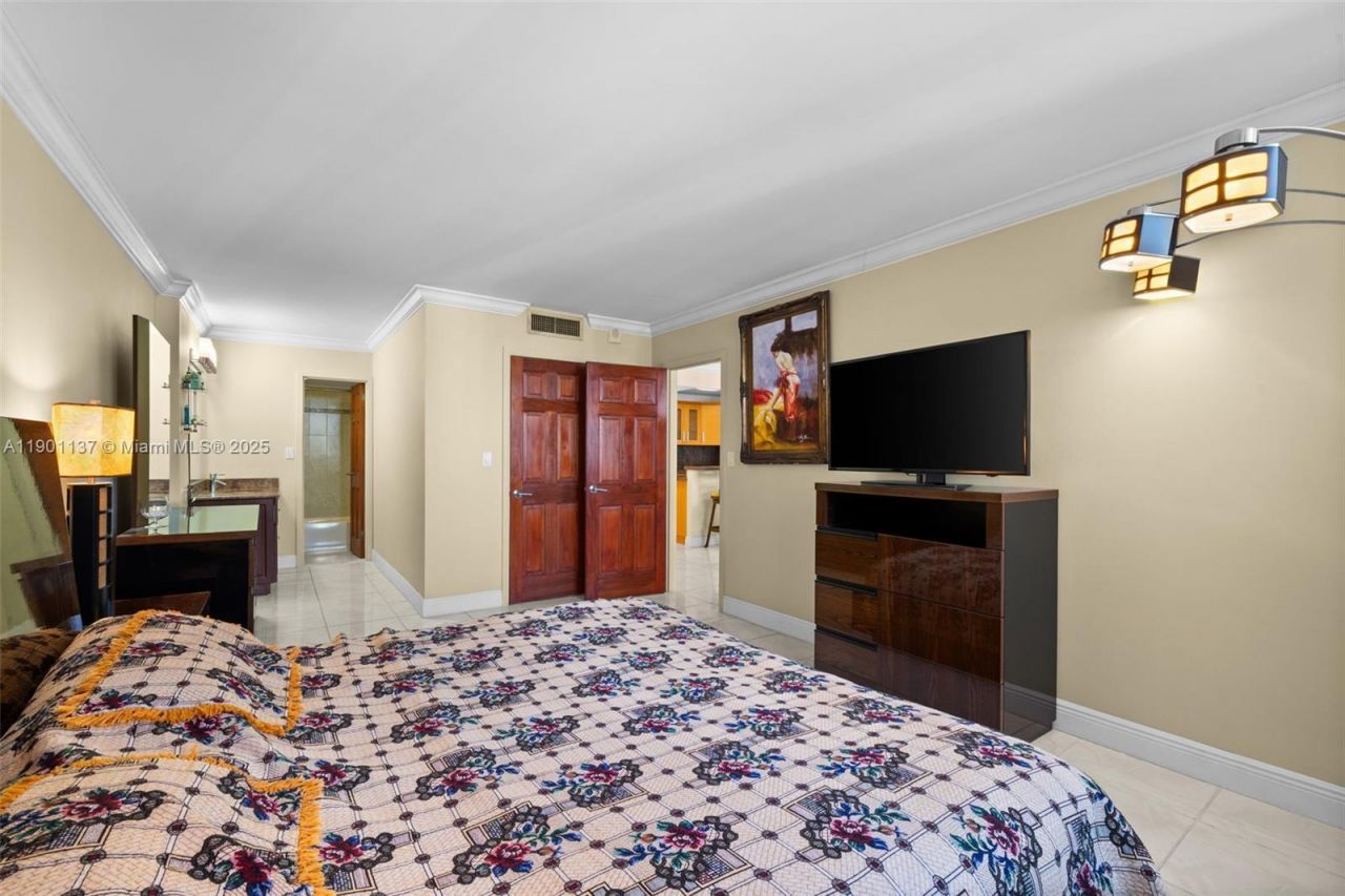 2030 S Ocean Dr, Unit 1701, Hallandale Beach, FL 33009 Photo