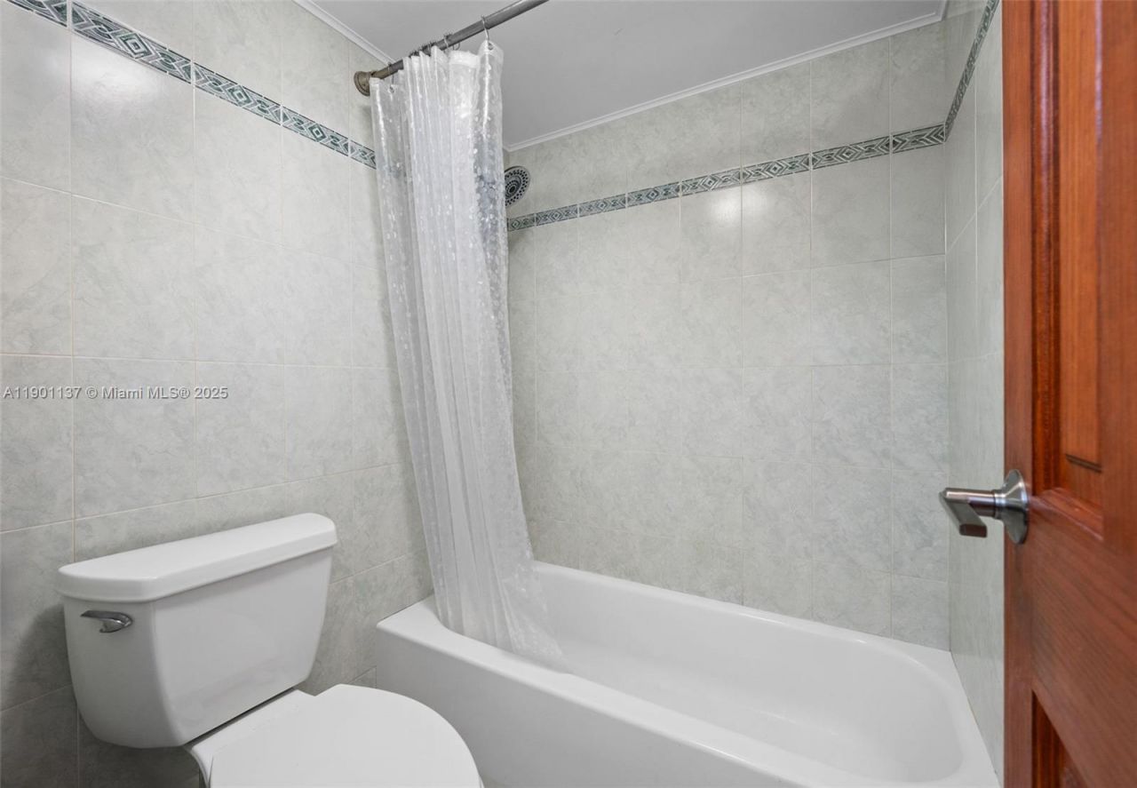 2030 S Ocean Dr, Unit 1701, Hallandale Beach, FL 33009 Photo