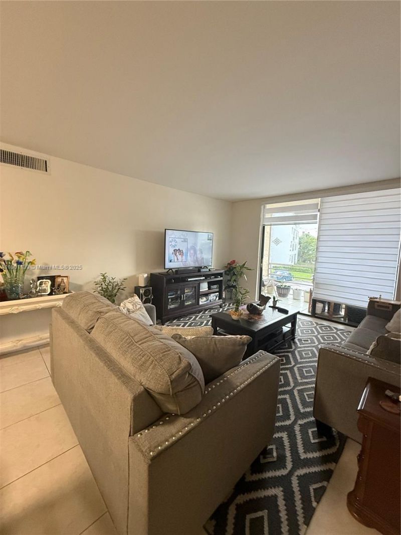 2850 Somerset Dr, Unit 202L, Lauderdale Lakes, FL 33311 Photo