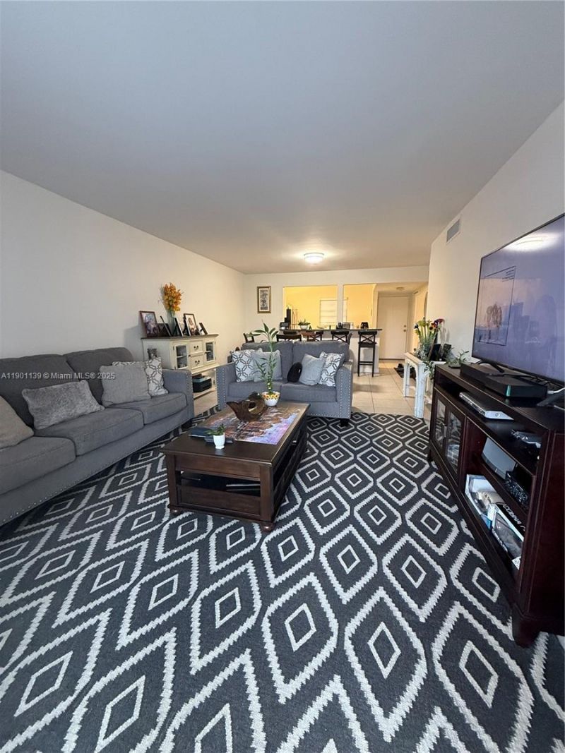 2850 Somerset Dr, Unit 202L, Lauderdale Lakes, FL 33311 Photo