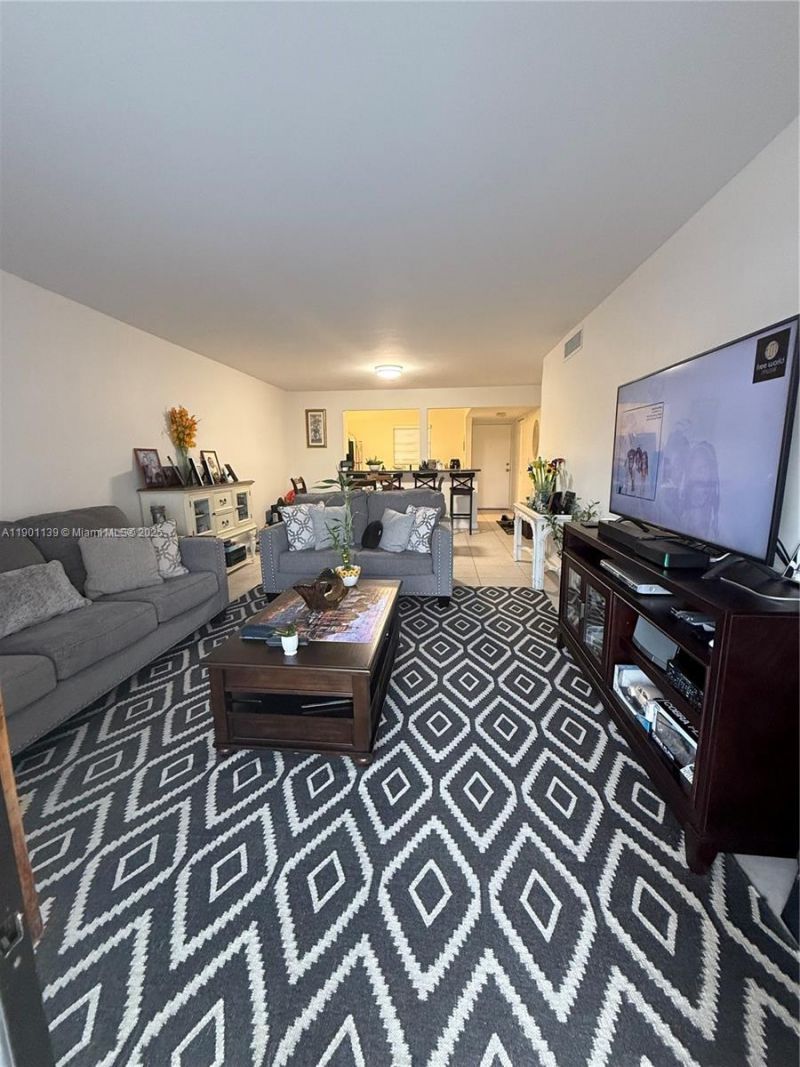 2850 Somerset Dr, Unit 202L, Lauderdale Lakes, FL 33311 Photo