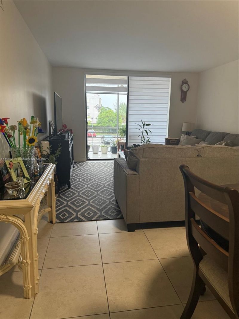 2850 Somerset Dr, Unit 202L, Lauderdale Lakes, FL 33311 Photo