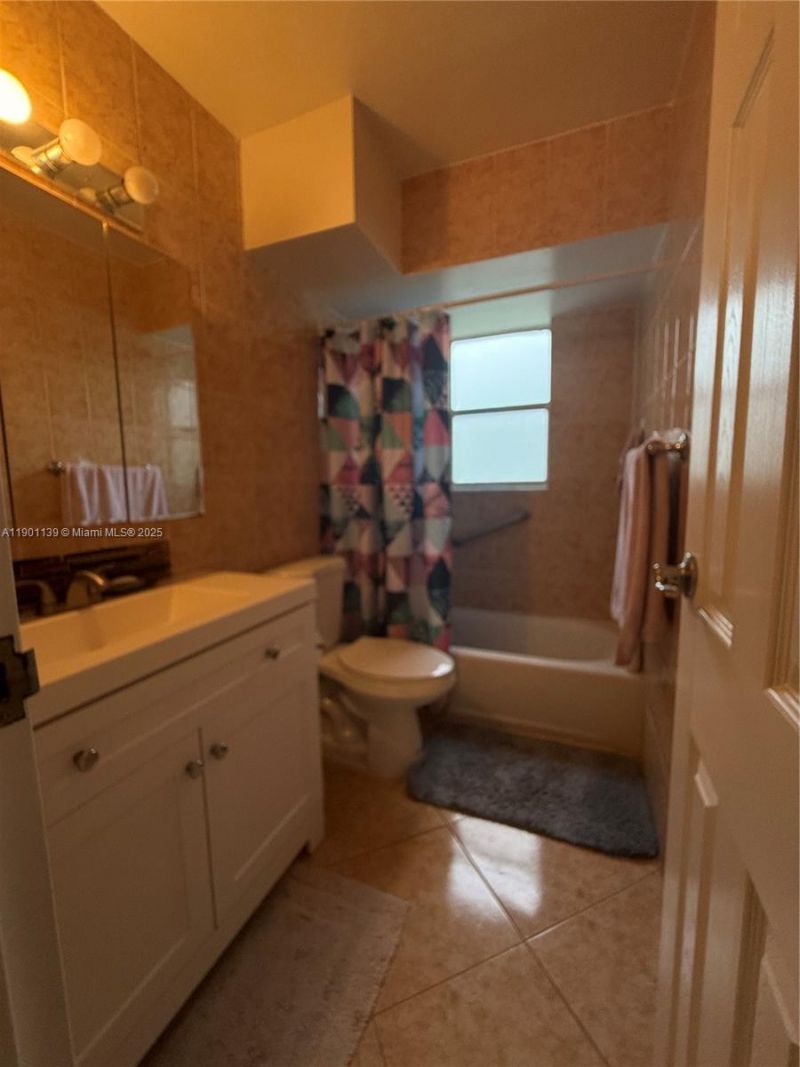 2850 Somerset Dr, Unit 202L, Lauderdale Lakes, FL 33311 Photo