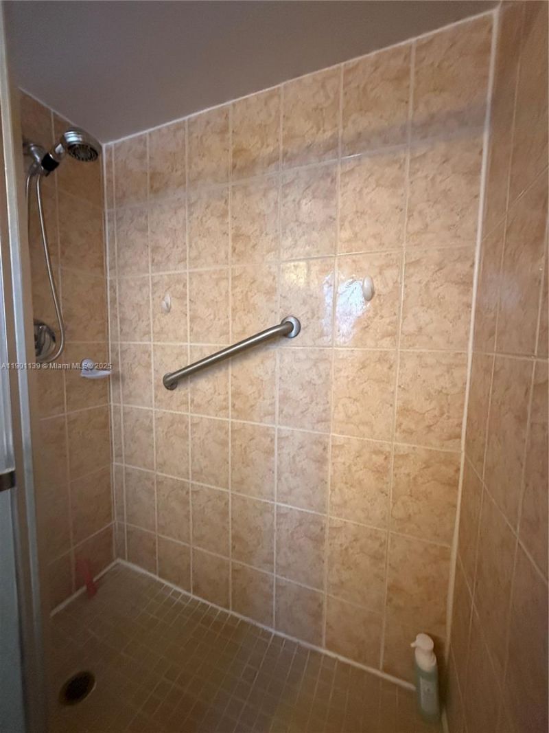 2850 Somerset Dr, Unit 202L, Lauderdale Lakes, FL 33311 Photo