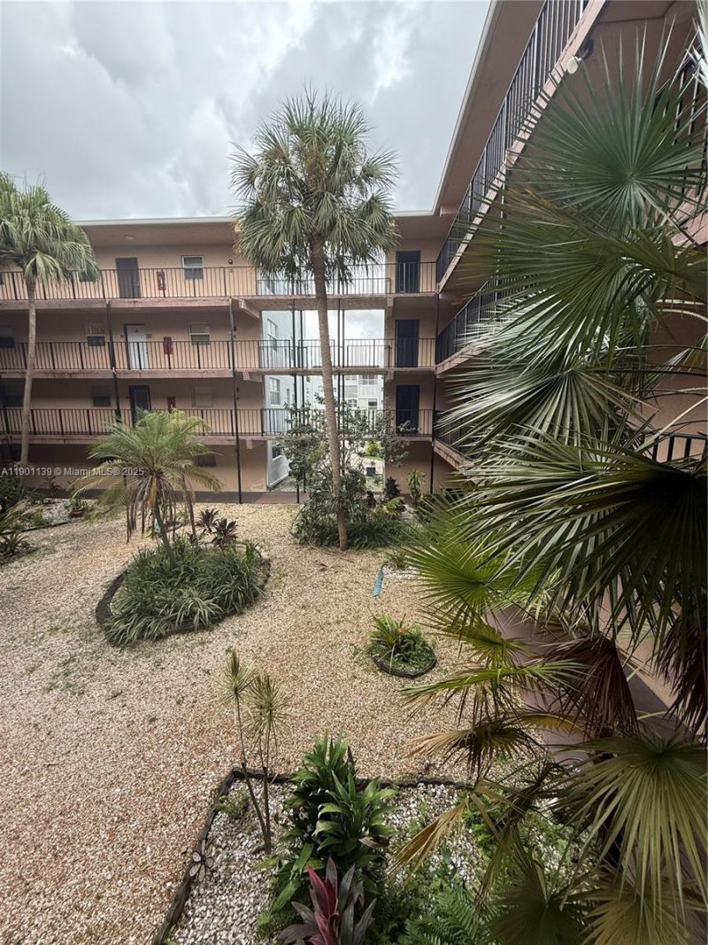 2850 Somerset Dr, Unit 202L, Lauderdale Lakes, FL 33311 Photo