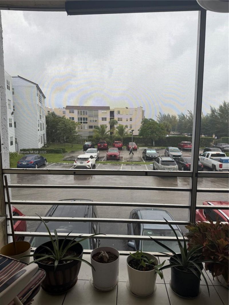 2850 Somerset Dr, Unit 202L, Lauderdale Lakes, FL 33311 Photo