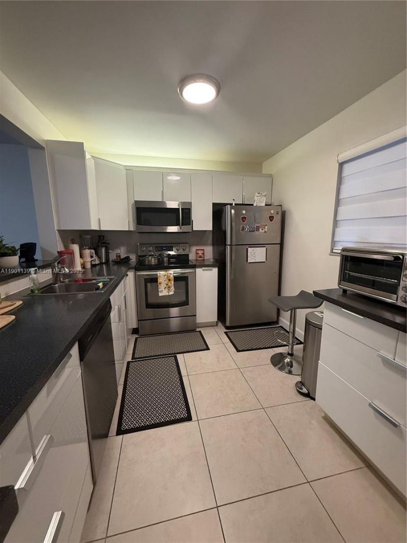 2850 Somerset Dr, Unit 202L, Lauderdale Lakes, FL 33311 Photo