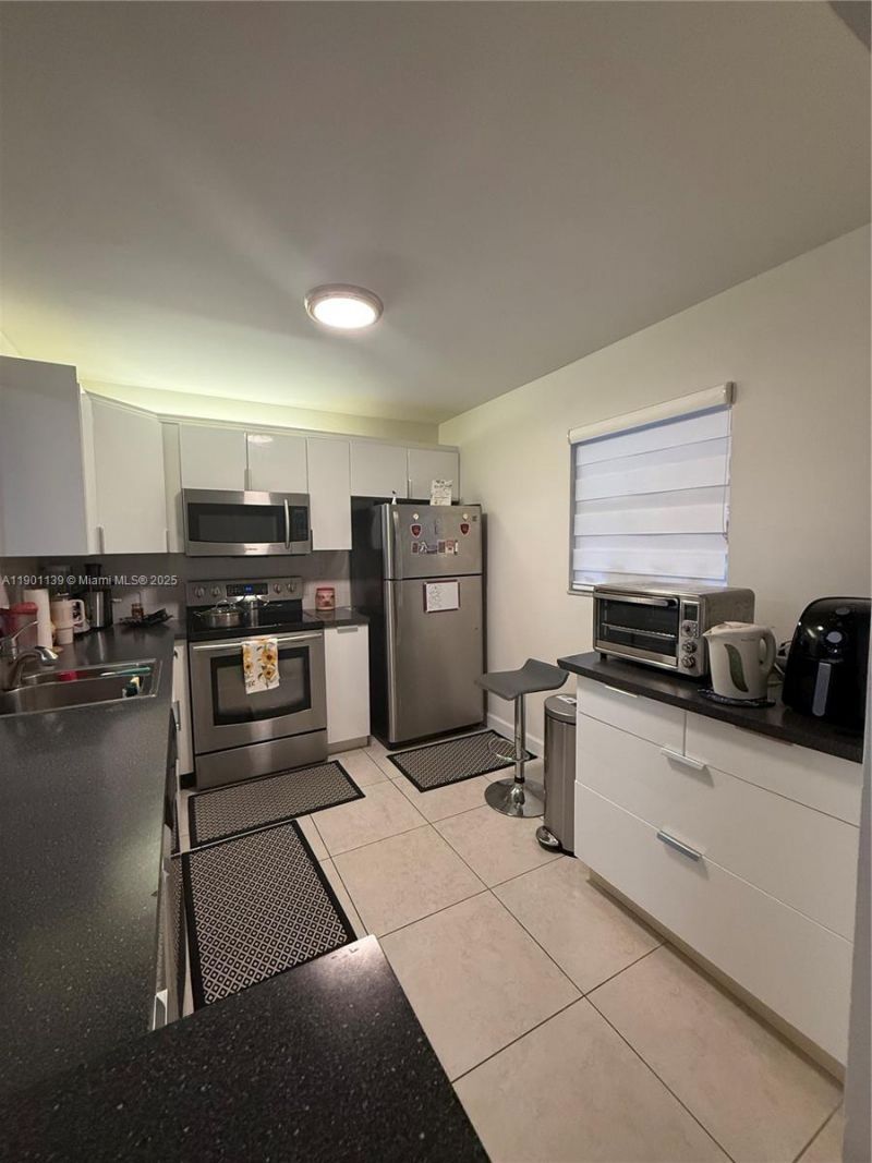 2850 Somerset Dr, Unit 202L, Lauderdale Lakes, FL 33311 Photo